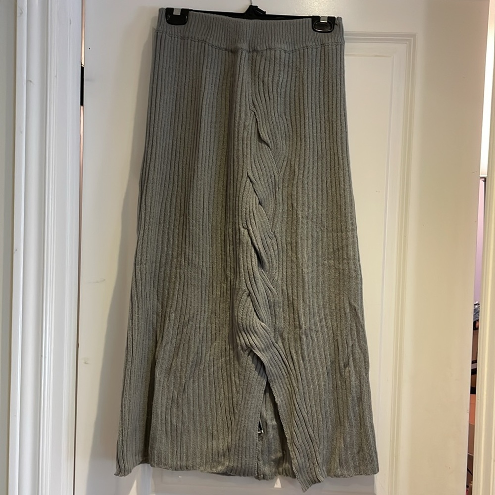 Knitted midi skirt with ribbing and cable detail